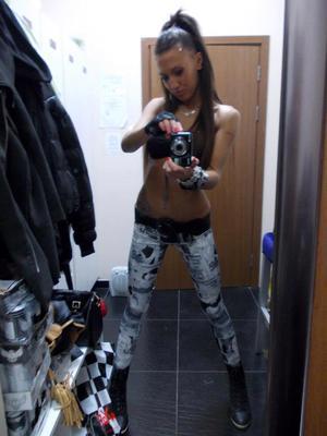 Astrid, 33