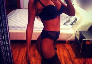 Signe, 28