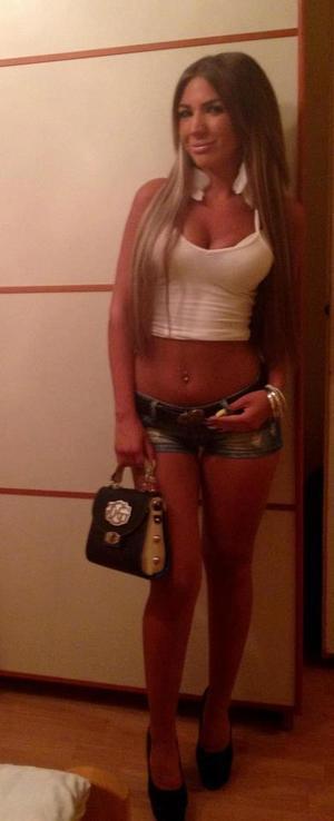 Amanda, 25